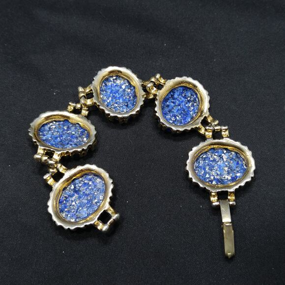 Vintage Blue Lucite Confetti Bracelet, Glitter Flakes, 1950s  Jewelry - Picture 9 of 10